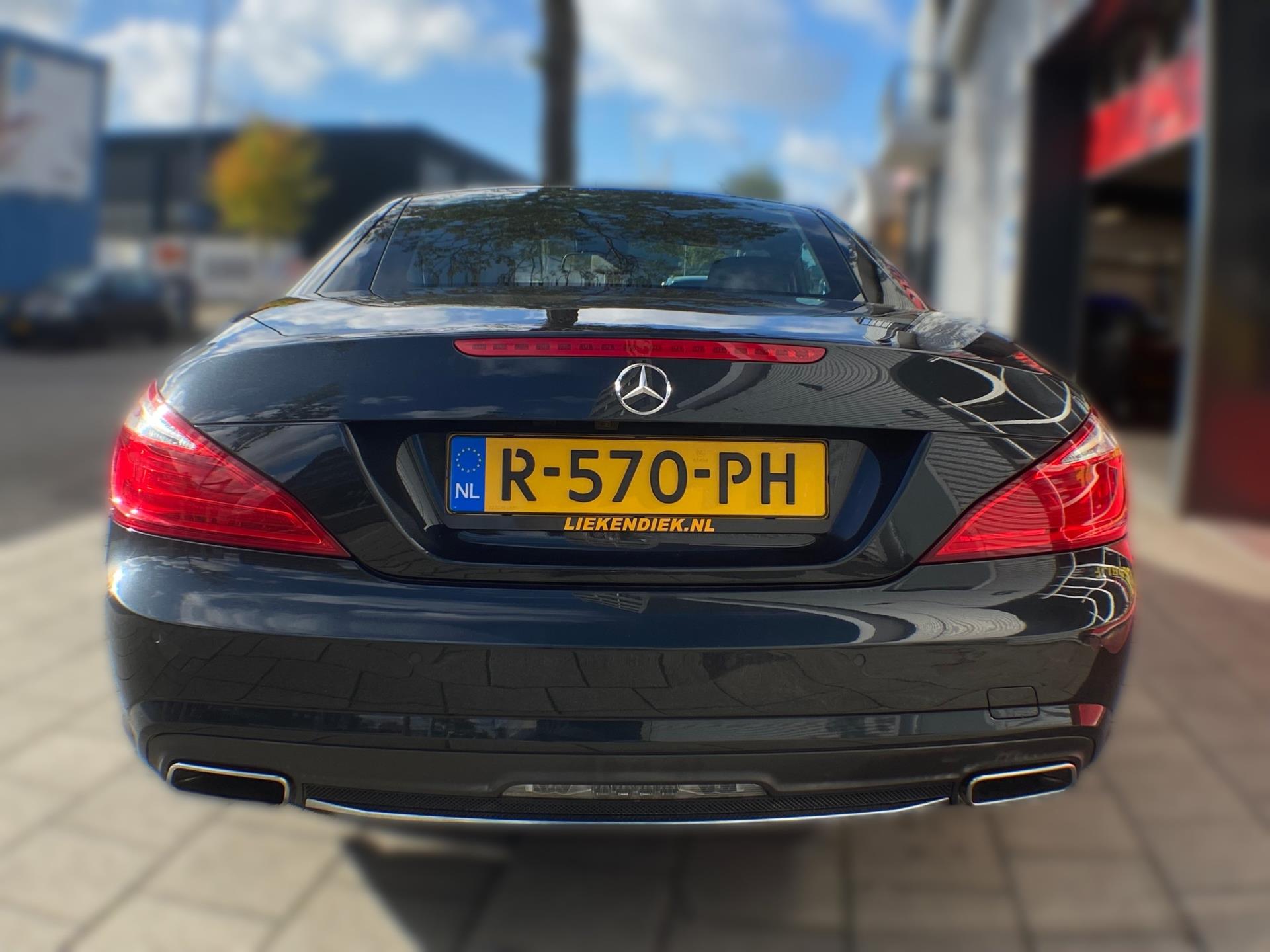 35815827-12.jpg